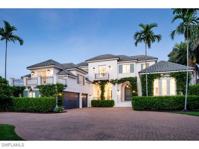 997 Spyglass LN, Naples, FL 34102