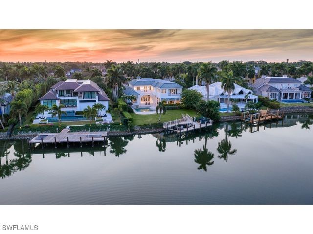 997 Spyglass LN, Naples, FL 34102