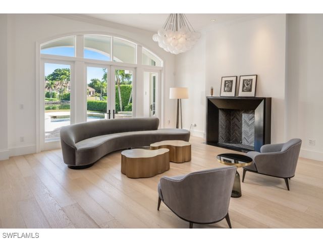 997 Spyglass LN, Naples, FL 34102