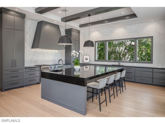 997 Spyglass LN, Naples, FL 34102