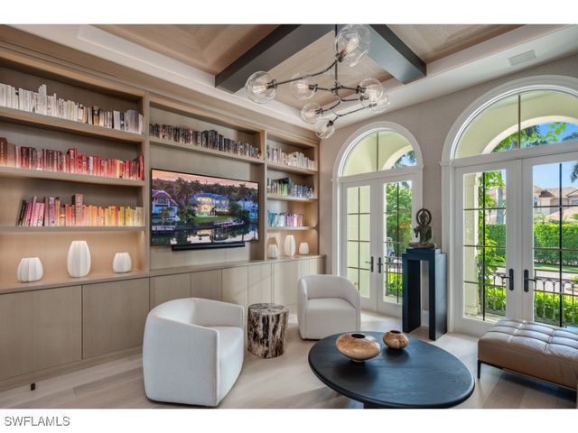 997 Spyglass LN, Naples, FL 34102