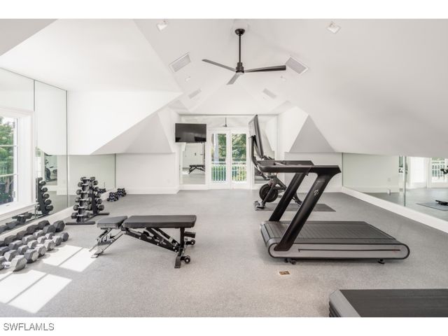 997 Spyglass LN, Naples, FL 34102