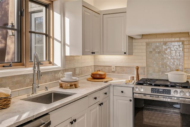 23 Plaza Del Corazon, Santa Fe, NM 87506