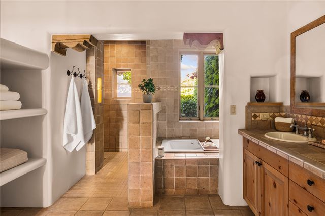 23 Plaza Del Corazon, Santa Fe, NM 87506