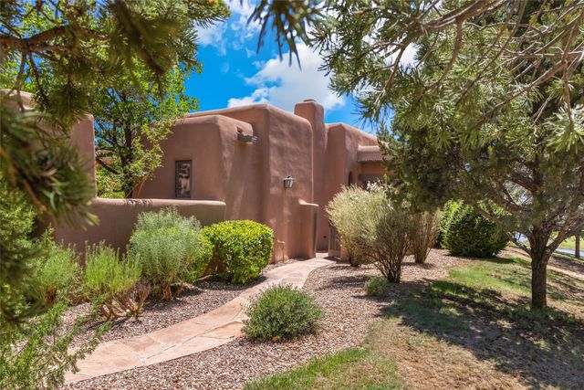 23 Plaza Del Corazon, Santa Fe, NM 87506