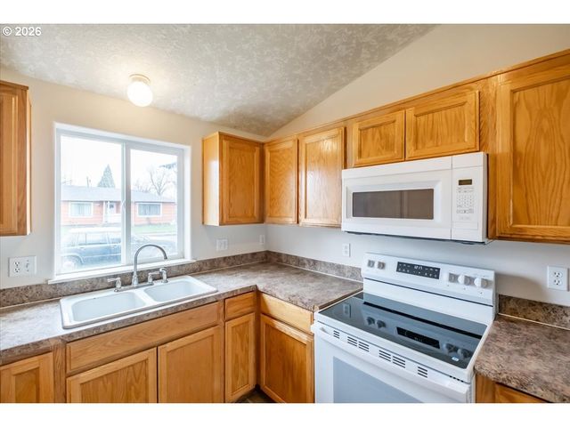 1525 PARK Ave Ne, Salem, OR 97301