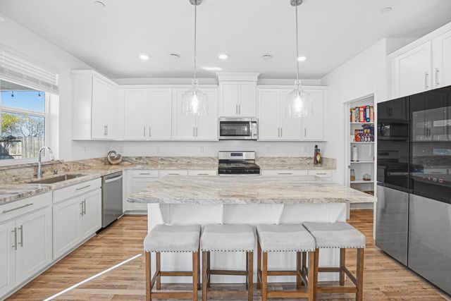 8629 Lakha Cir, Sacramento, CA 95828