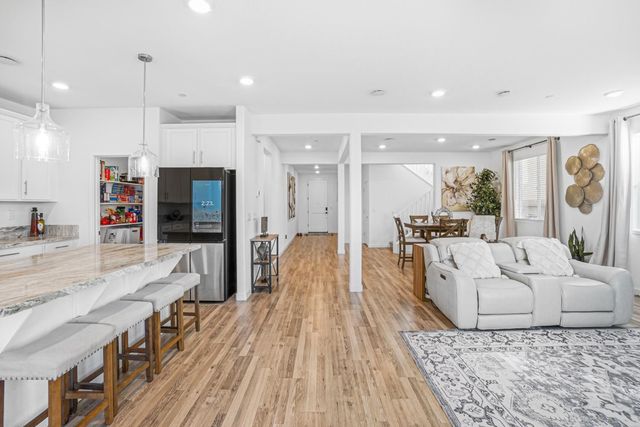 8629 Lakha Cir, Sacramento, CA 95828