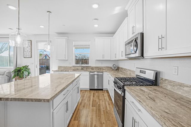 8629 Lakha Cir, Sacramento, CA 95828