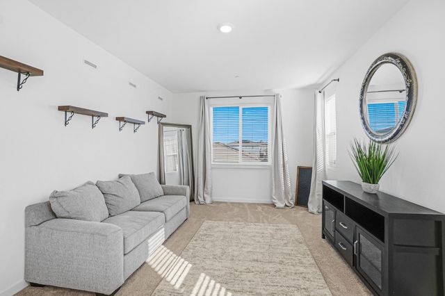 8629 Lakha Cir, Sacramento, CA 95828