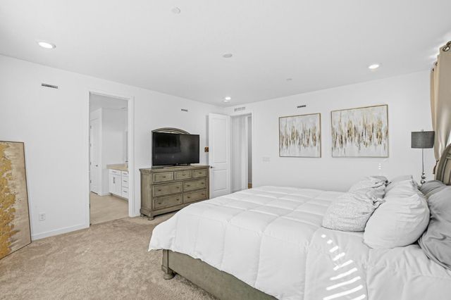 8629 Lakha Cir, Sacramento, CA 95828