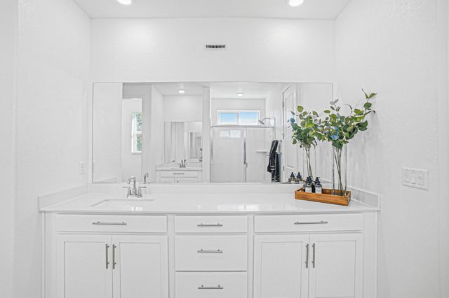 8629 Lakha Cir, Sacramento, CA 95828