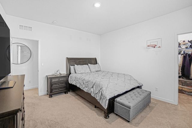 8629 Lakha Cir, Sacramento, CA 95828