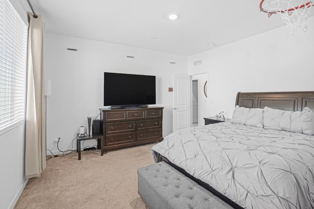 8629 Lakha Cir, Sacramento, CA 95828