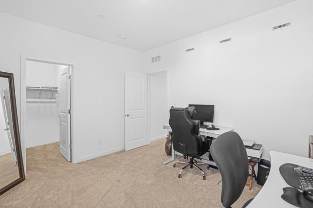 8629 Lakha Cir, Sacramento, CA 95828