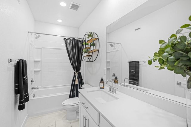 8629 Lakha Cir, Sacramento, CA 95828