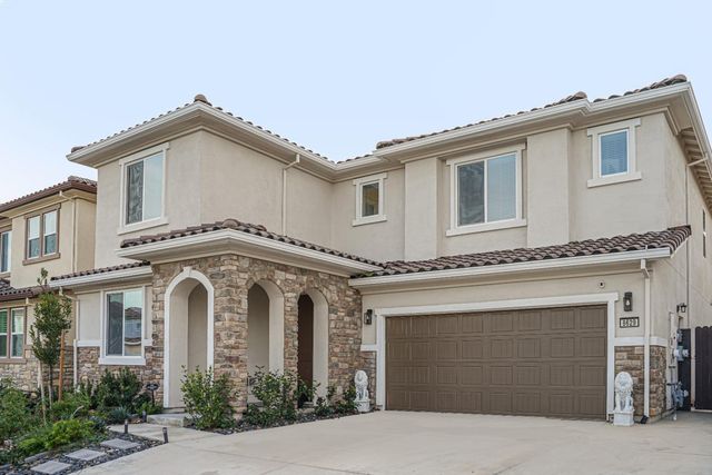 8629 Lakha Cir, Sacramento, CA 95828