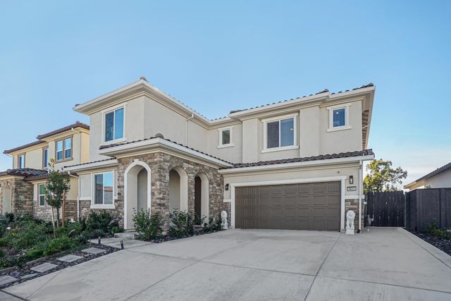 8629 Lakha Cir, Sacramento, CA 95828