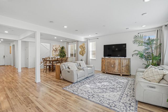 8629 Lakha Cir, Sacramento, CA 95828