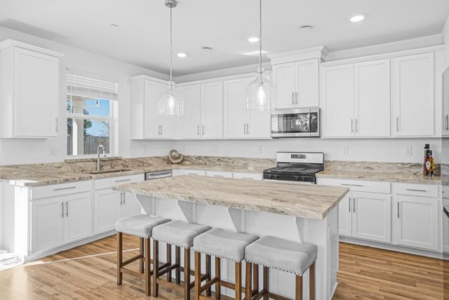 8629 Lakha Cir, Sacramento, CA 95828