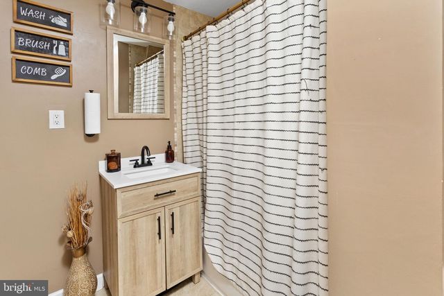 515 W PARK AVE, Hamilton, NJ 08610