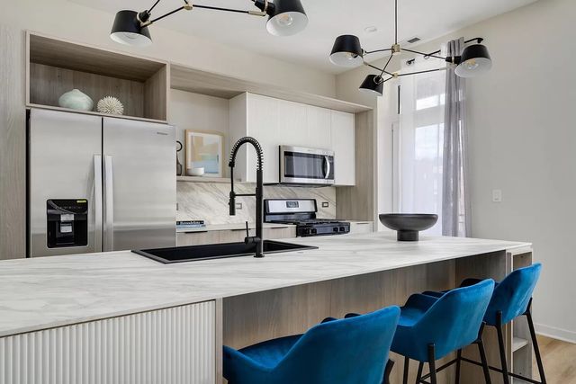 4181 W Belmont Avenue 102, Chicago, IL 60641