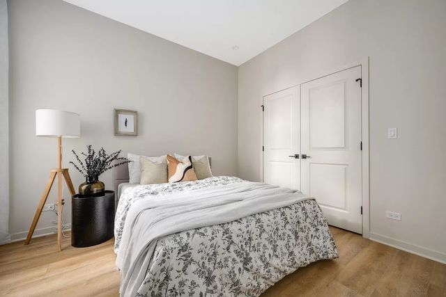 4181 W Belmont Avenue 102, Chicago, IL 60641