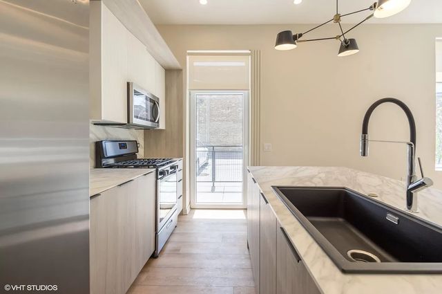 4181 W Belmont Avenue 102, Chicago, IL 60641