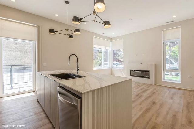 4181 W Belmont Avenue 102, Chicago, IL 60641