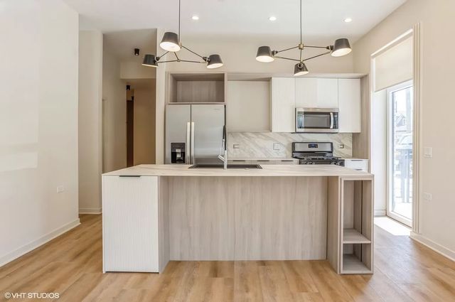 4181 W Belmont Avenue 102, Chicago, IL 60641