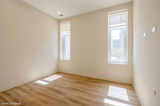 4181 W Belmont Avenue 102, Chicago, IL 60641