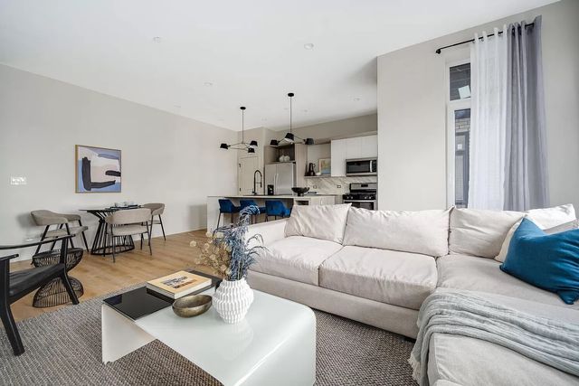 4181 W Belmont Avenue 102, Chicago, IL 60641