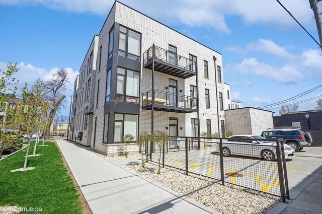 4181 W Belmont Avenue 102, Chicago, IL 60641