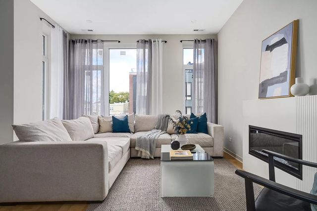 4181 W Belmont Avenue 102, Chicago, IL 60641