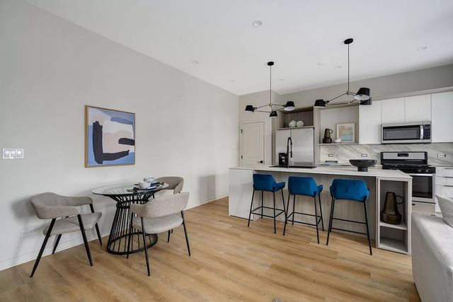 4181 W Belmont Avenue 102, Chicago, IL 60641