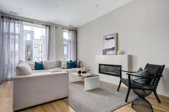 4181 W Belmont Avenue 102, Chicago, IL 60641