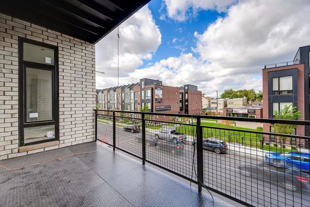 4181 W Belmont Avenue 102, Chicago, IL 60641