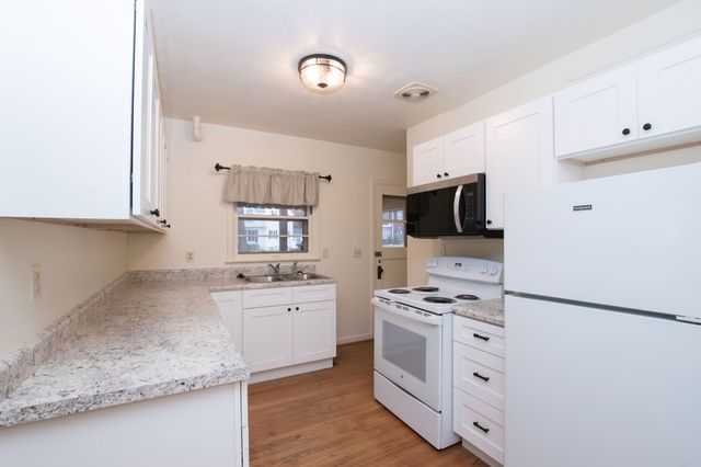 4933 Woodland Avenue, Des Moines, IA 50312