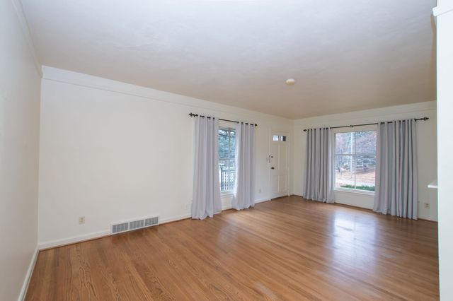 4933 Woodland Avenue, Des Moines, IA 50312