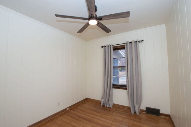 4933 Woodland Avenue, Des Moines, IA 50312