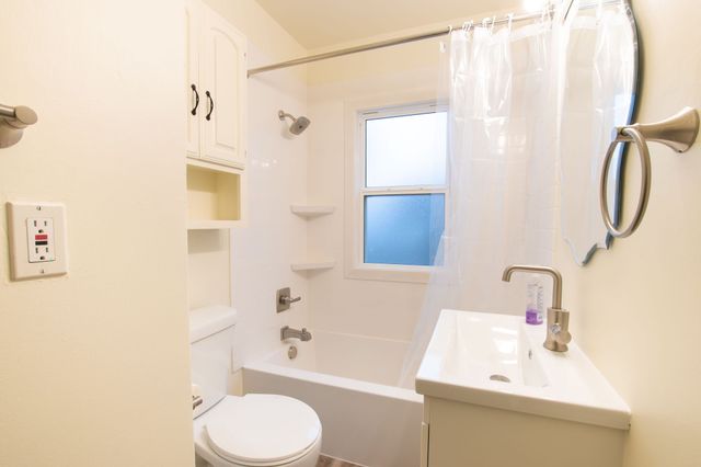 4933 Woodland Avenue, Des Moines, IA 50312