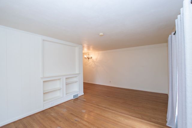 4933 Woodland Avenue, Des Moines, IA 50312