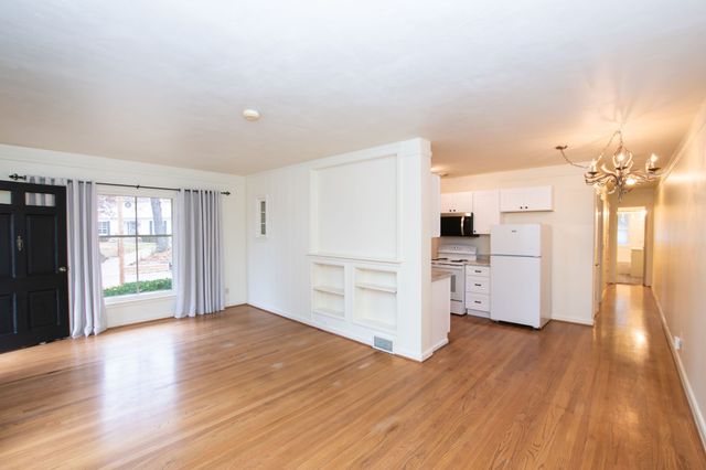 4933 Woodland Avenue, Des Moines, IA 50312