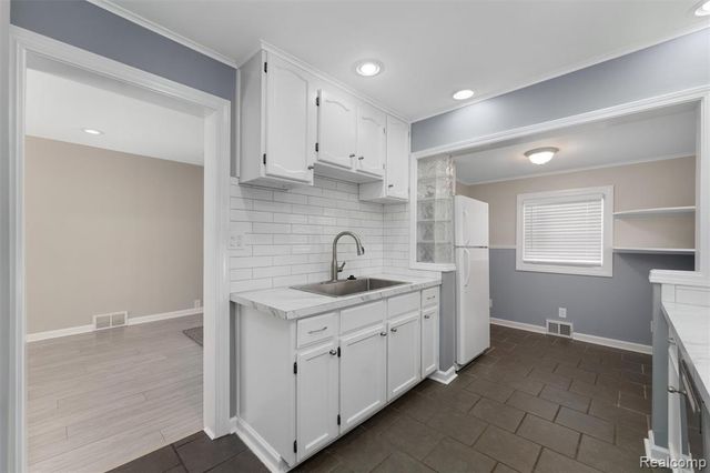 22761 Melrose Avenue, Eastpointe, MI 48021