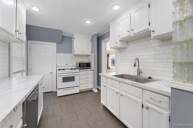 22761 Melrose Avenue, Eastpointe, MI 48021