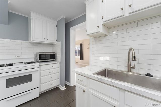 22761 Melrose Avenue, Eastpointe, MI 48021