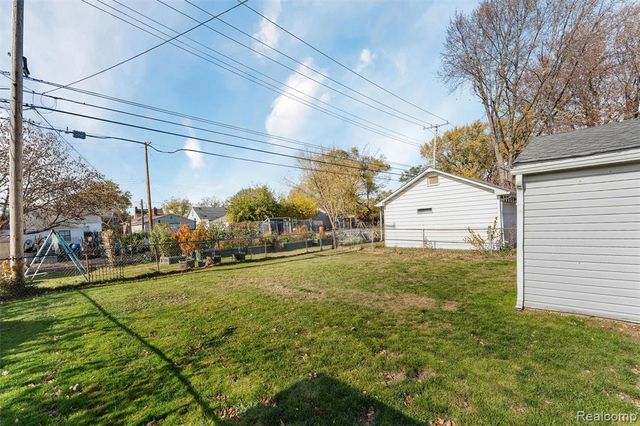 22761 Melrose Avenue, Eastpointe, MI 48021