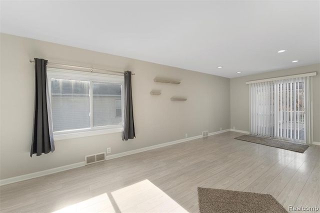 22761 Melrose Avenue, Eastpointe, MI 48021