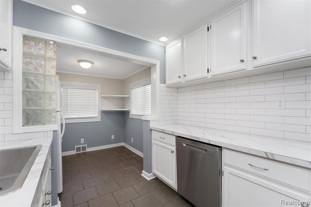 22761 Melrose Avenue, Eastpointe, MI 48021