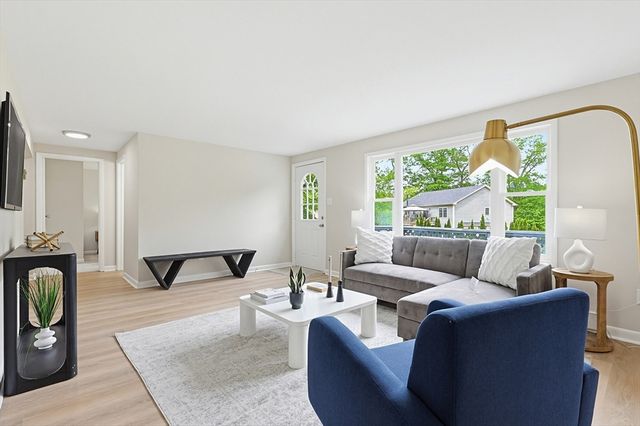 6 Bond Rd, Charlton, MA 01507